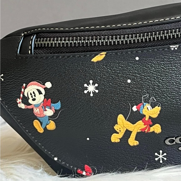 CL964 - Disney X Coach Warren Mini Belt Bag in Holiday Print - Picture 5 of 14